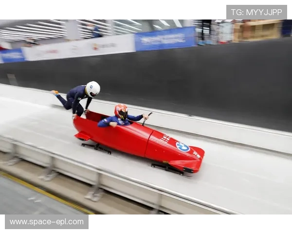 国家雪车雪橇中心“雪游龙”完成亚洲杯赛道测试。